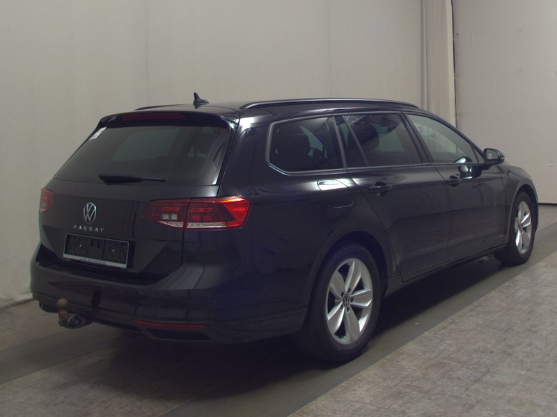 Volkswagen Passat Variant 2.0 TDI Business automatik • AHK • Full LED — 4
