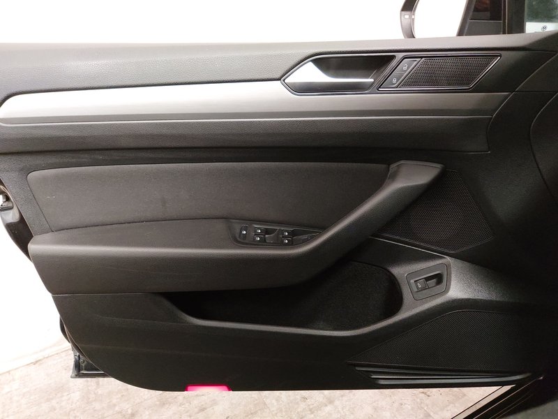 Volkswagen Passat Variant 2.0 TDI Business automatik • AHK • Full LED — 5