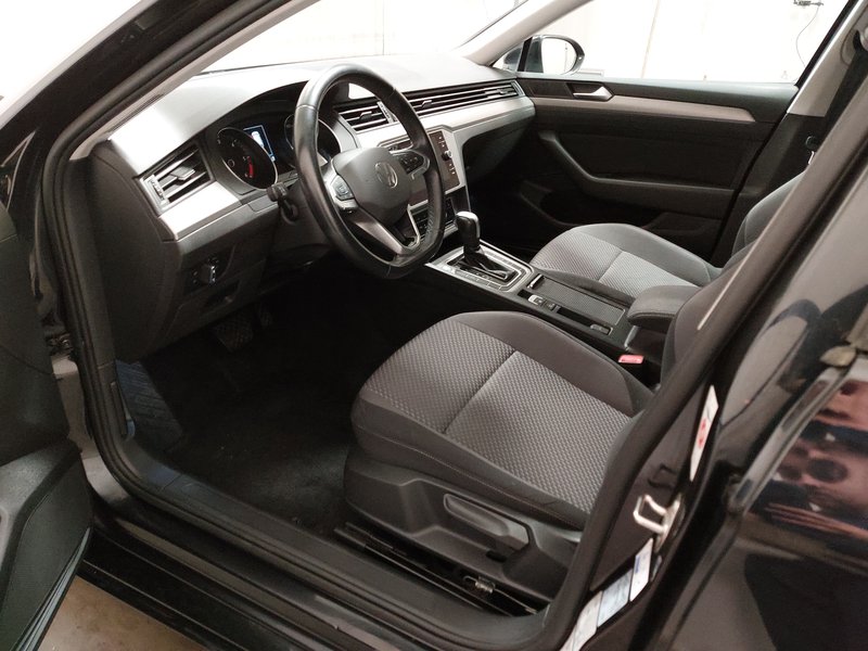 Volkswagen Passat Variant 2.0 TDI Business automatik • AHK • Full LED — 6