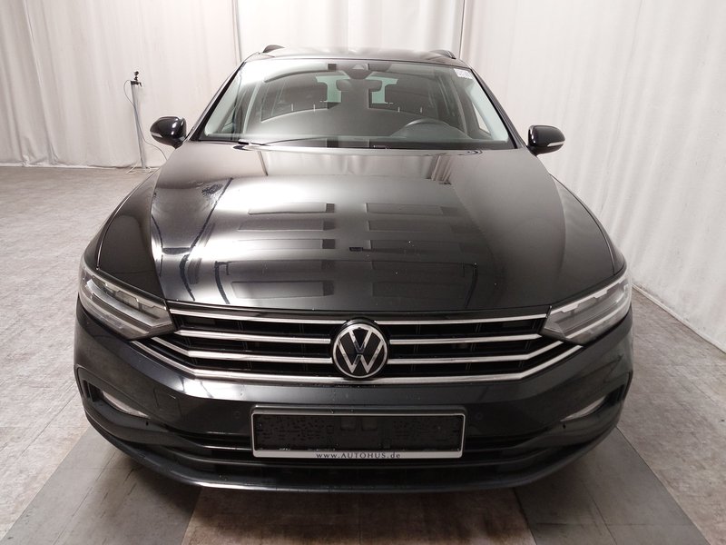 Volkswagen Passat Variant 2.0 TDI Business automatik • AHK • Full LED — 9