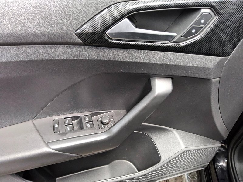 Volkswagen T-Cross 1.0 TSI Life • ACC • Full LED — 10