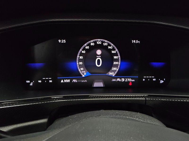 Volkswagen T-Cross 1.0 TSI Life • ACC • Full LED — 8