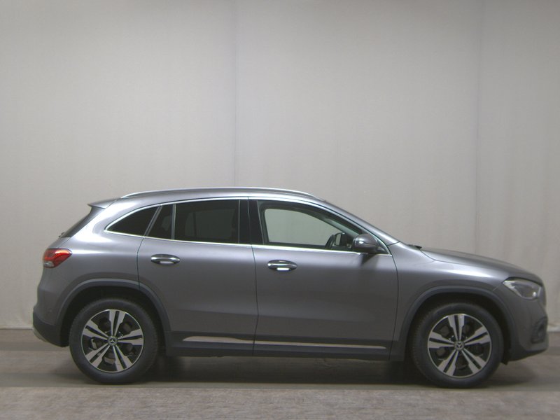 Mercedes-Benz GLA 220 d 4MATIC automatik Progressive • panorama • ACC