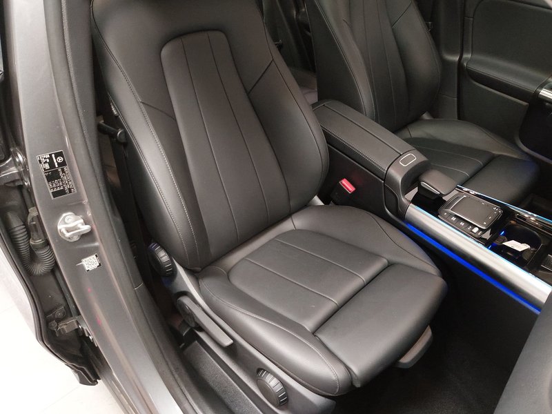 Mercedes-Benz GLA 220 d 4MATIC automatik Progressive • panorama • ACC — 12