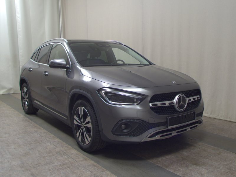 Mercedes-Benz GLA 220 d 4MATIC automatik Progressive • panorama • ACC — 3
