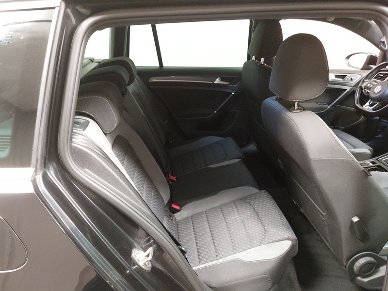 Volkswagen Golf-7 Variant 2.0 TDI R-Line automatik • ACC • Full LED — 12