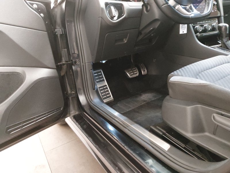 Volkswagen Golf-7 Variant 2.0 TDI R-Line automatik • ACC • Full LED — 7