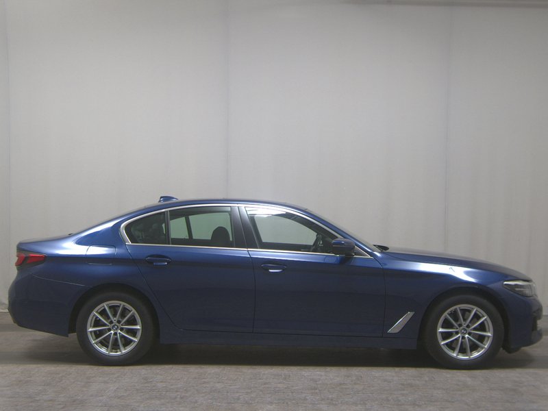 BMW 520d automatik • panorama • HUD • koža