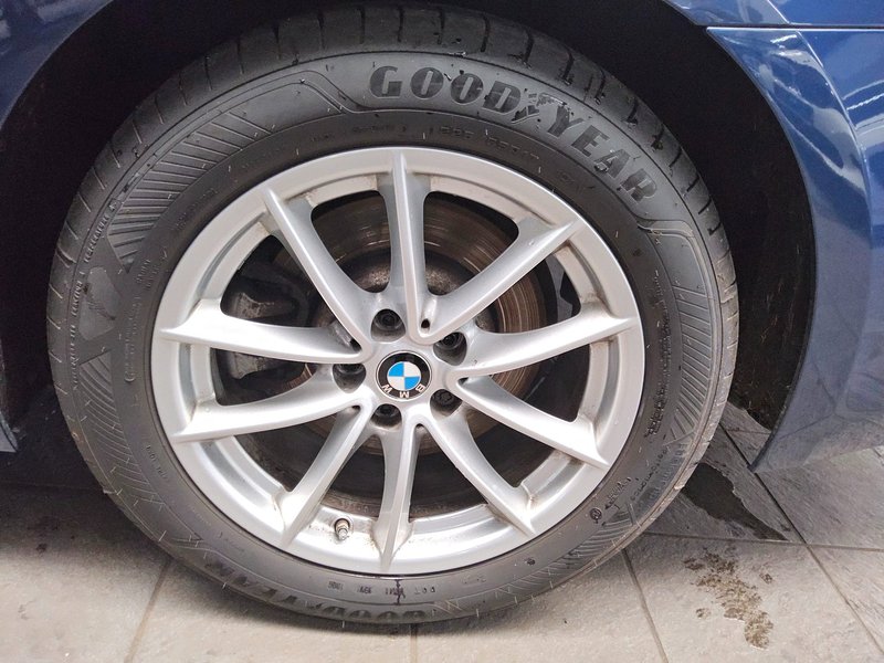 BMW 520d automatik • panorama • HUD • koža — 12