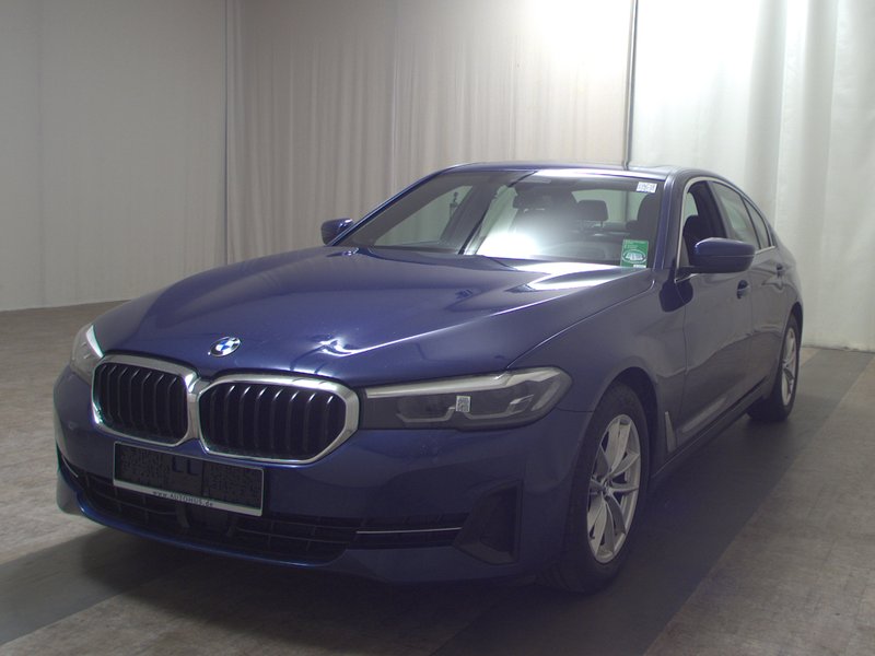 BMW 520d automatik • panorama • HUD • koža — 2