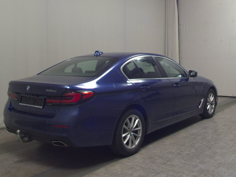 BMW 520d automatik • panorama • HUD • koža — 4