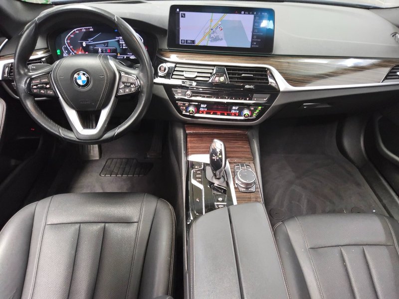 BMW 520d automatik • panorama • HUD • koža — 5