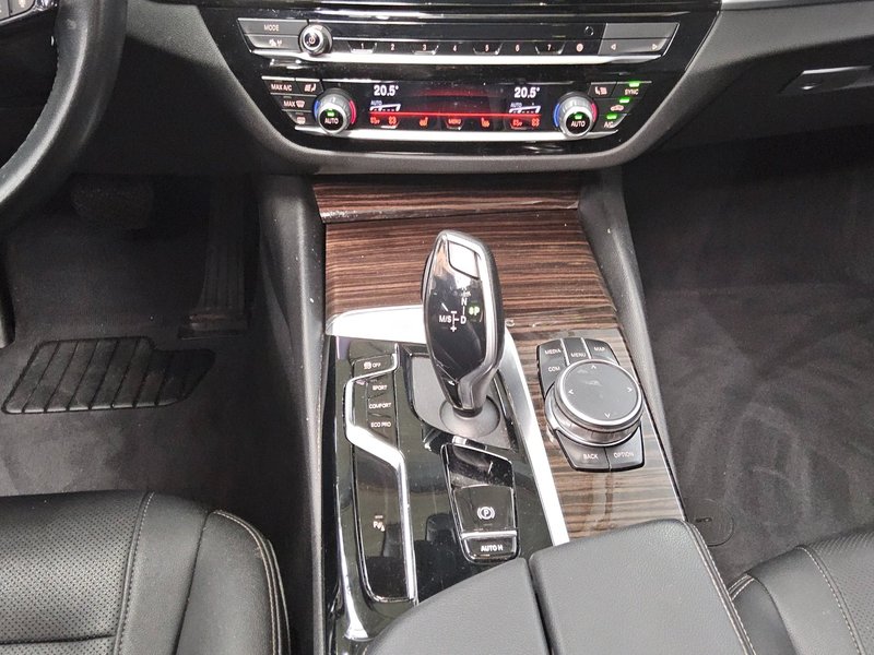 BMW 520d automatik • panorama • HUD • koža — 6
