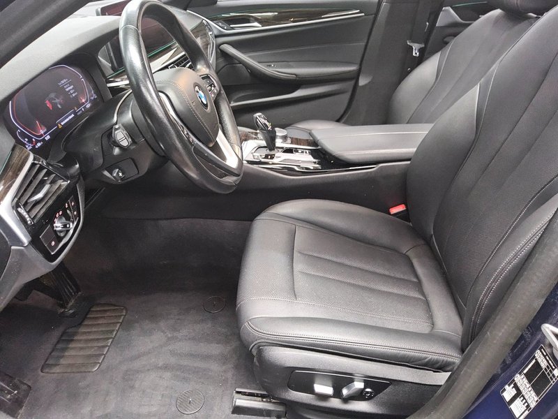 BMW 520d automatik • panorama • HUD • koža — 9