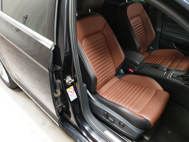 Volkswagen Passat Variant 2.0 TDI Elegance • sjedala s memorijom • LED — 13