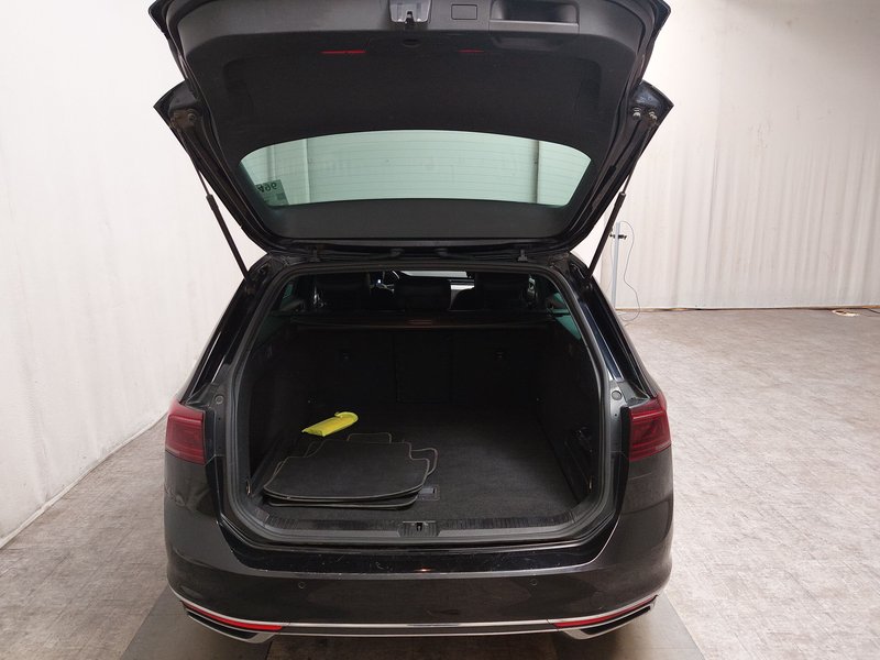 Volkswagen Passat Variant 2.0 TDI Elegance • sjedala s memorijom • LED — 18