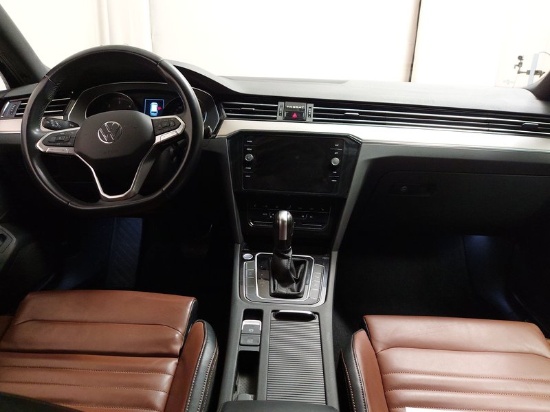 Volkswagen Passat Variant 2.0 TDI Elegance • sjedala s memorijom • LED — 19