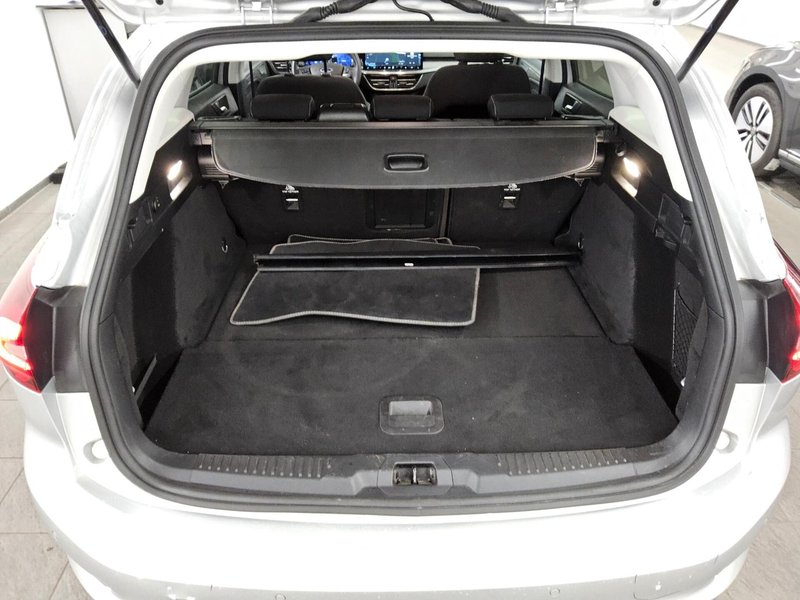 Ford Focus Turnier 1.5 EcoBlue Titanium X automatik • LED • bežično punjenje — 12