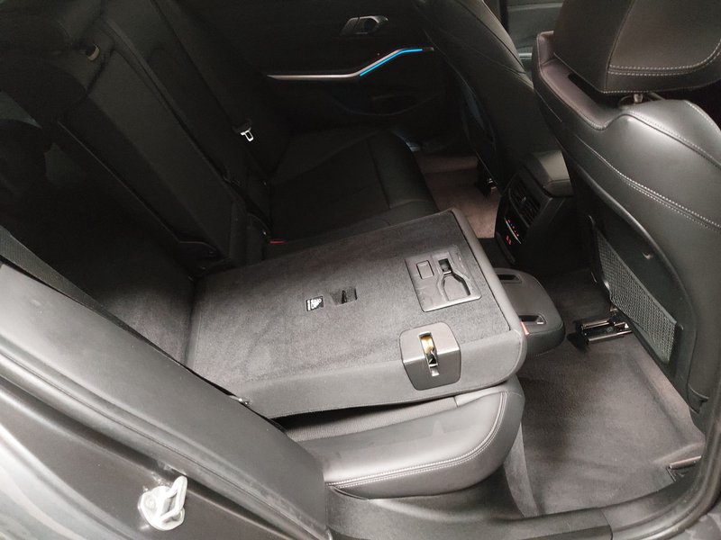 BMW 320e Touring Sport Line automatik • AHK • LED — 11
