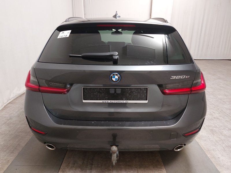 BMW 320e Touring Sport Line automatik • AHK • LED — 14