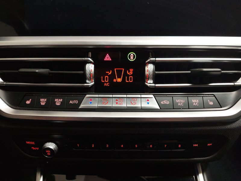 BMW 320e Touring Sport Line automatik • AHK • LED — 19