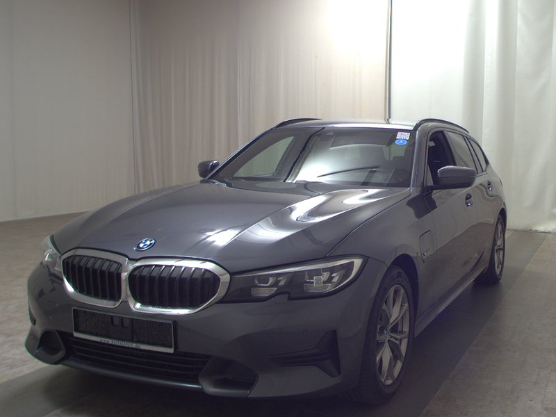 BMW 320e Touring Sport Line automatik • AHK • LED — 2