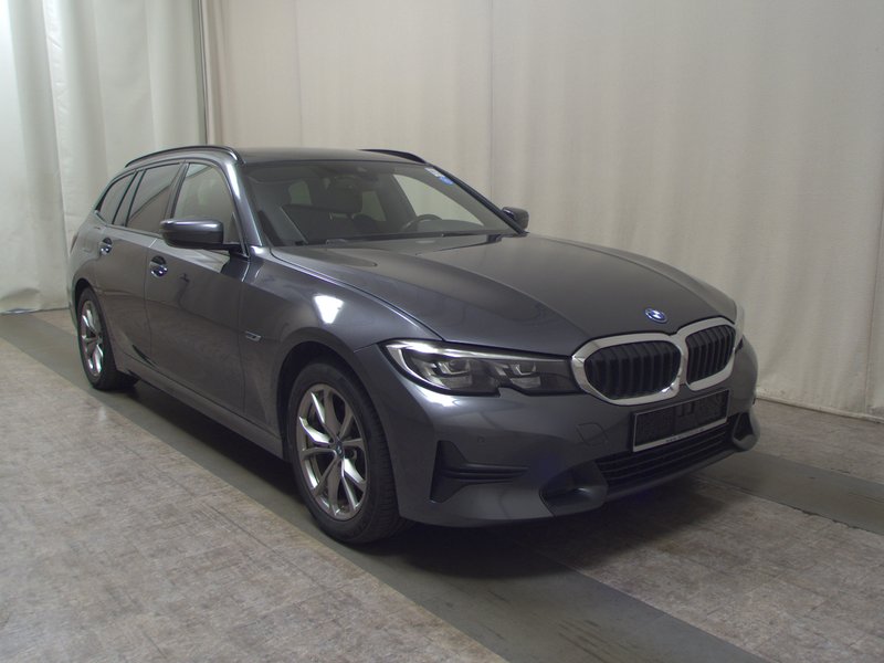 BMW 320e Touring Sport Line automatik • AHK • LED — 3