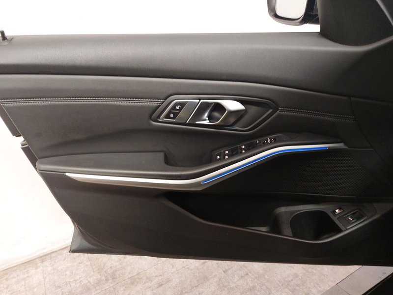 BMW 320e Touring Sport Line automatik • AHK • LED — 5