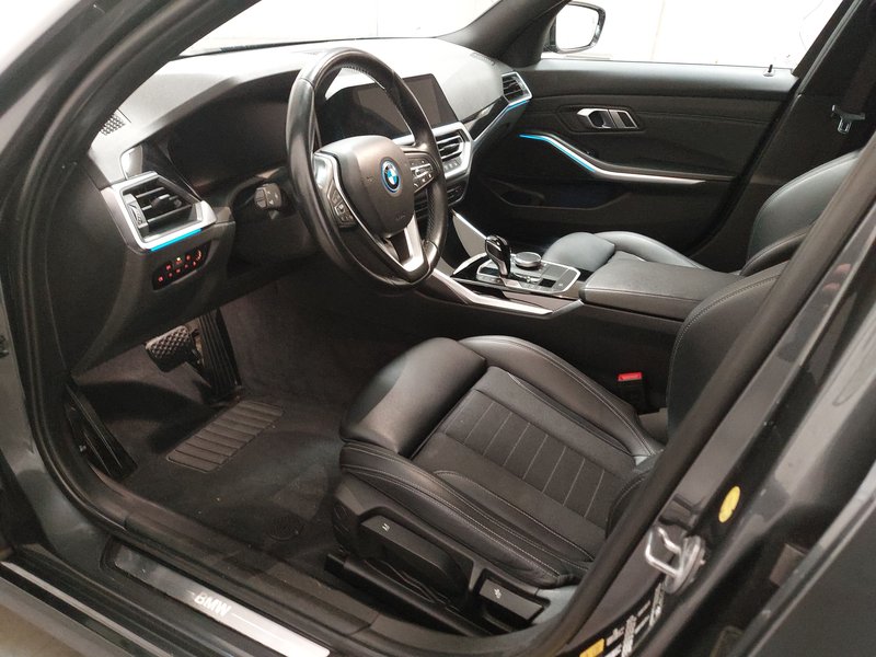 BMW 320e Touring Sport Line automatik • AHK • LED — 6