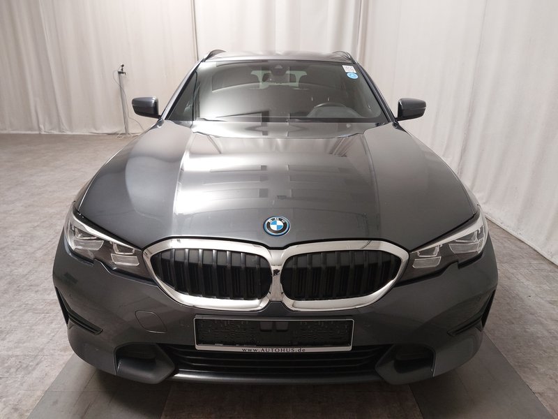 BMW 320e Touring Sport Line automatik • AHK • LED — 9