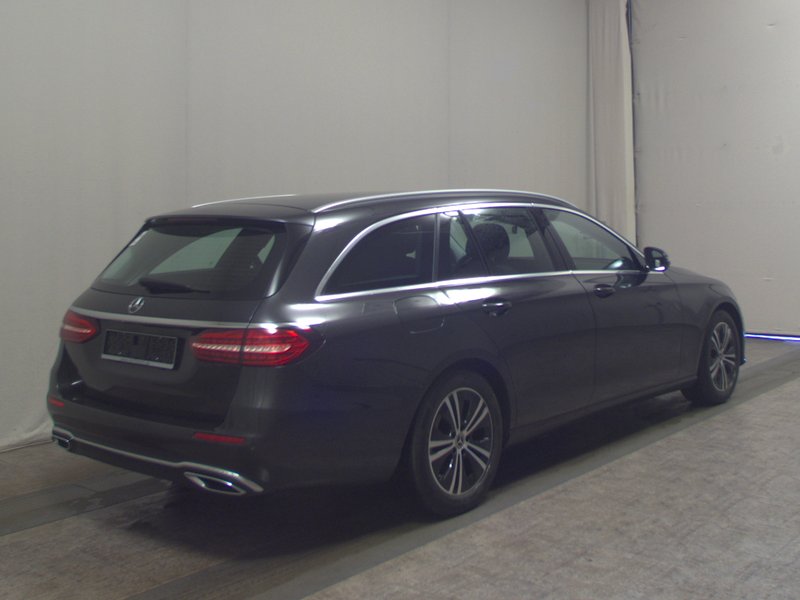 Mercedes-Benz E 220 d karavan automatik • ACC • LED — 4