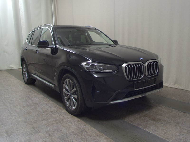 BMW X3 xDrive20d automatik • panorama • ACC • AHK — 3