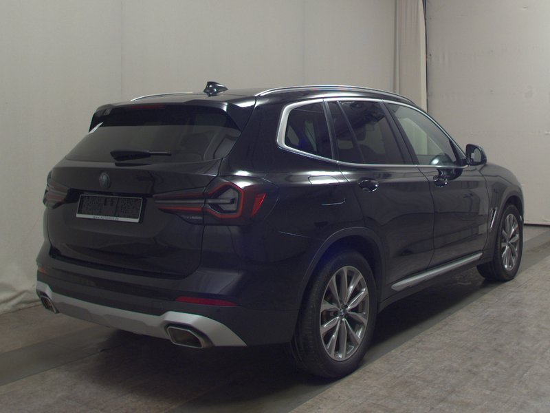 BMW X3 xDrive20d automatik • panorama • ACC • AHK — 4