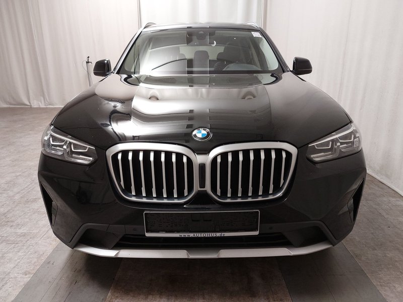 BMW X3 xDrive20d automatik • panorama • ACC • AHK — 9