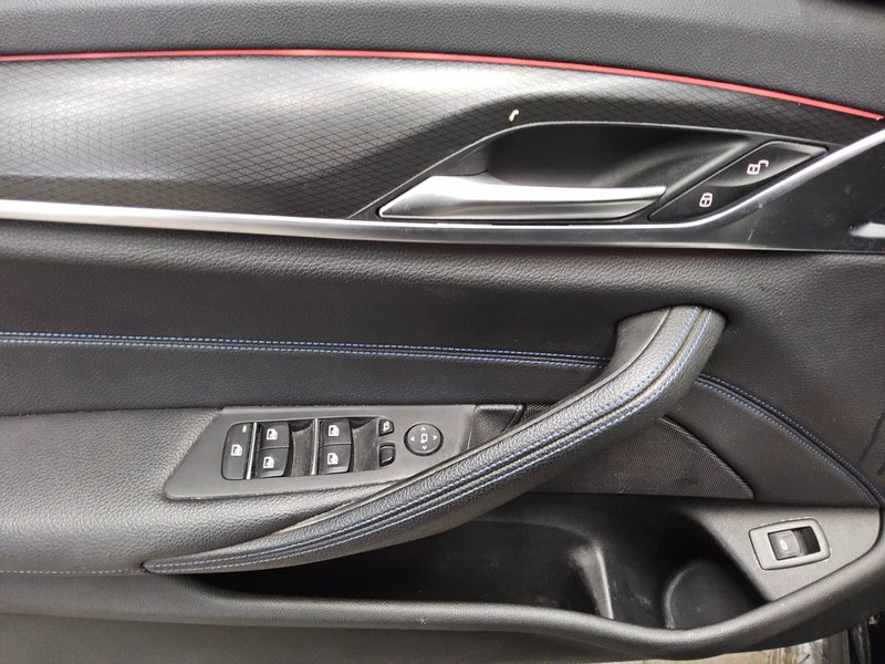 BMW 520d Touring automatik M Sport • panorama • HUD — 10