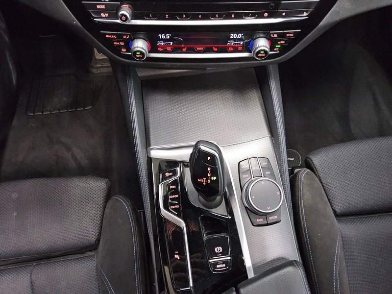 BMW 520d Touring automatik M Sport • panorama • HUD — 6