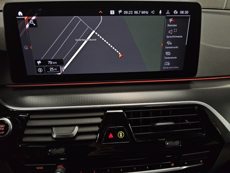 BMW 520d Touring automatik M Sport • panorama • HUD — 7
