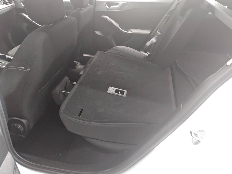 Ford Focus Turnier 1.5 EcoBlue automatik Titanium • LED — 13