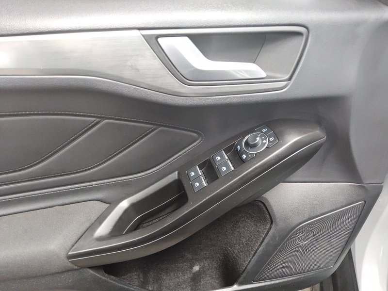 Ford Focus Turnier 1.5 EcoBlue automatik Titanium • LED — 9
