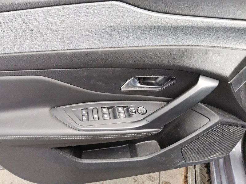 Peugeot 308 1.5 BlueHDI Allure • 360° kamera • ACC — 10