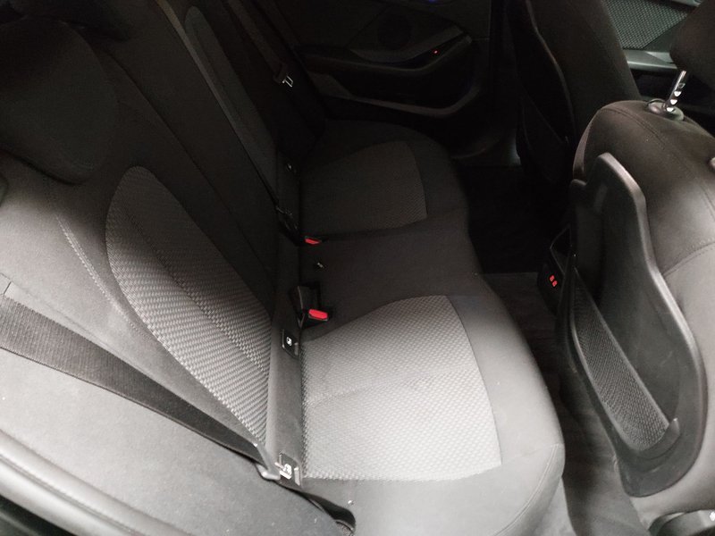 BMW 118i automatik Advantage • ACC • Full LED — 12