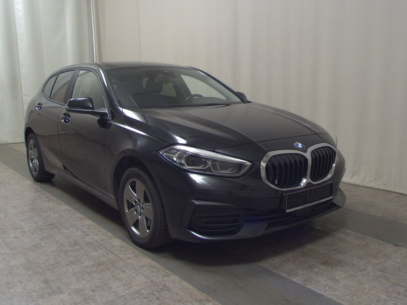 BMW 118i automatik Advantage • ACC • Full LED — 3