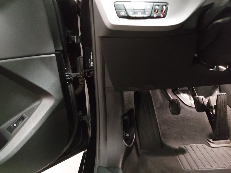 BMW 118i automatik Advantage • ACC • Full LED — 7