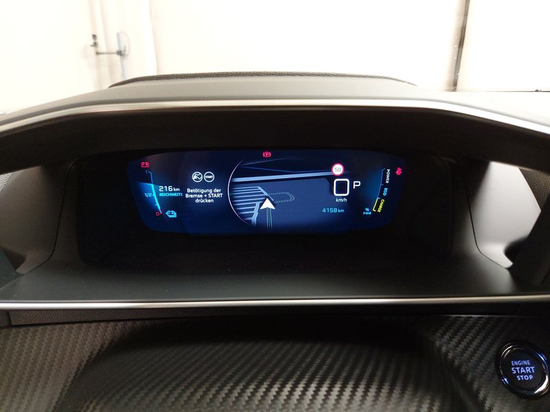 Peugeot e-2008 Allure • Full LED — 20