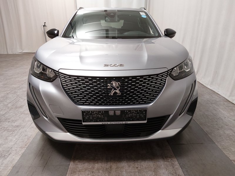 Peugeot e-2008 Allure • Full LED — 9