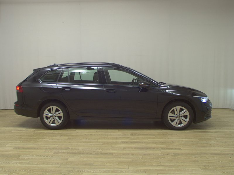 Volkswagen Golf 8 Variant 2.0 TDI automatik • ACC • LED