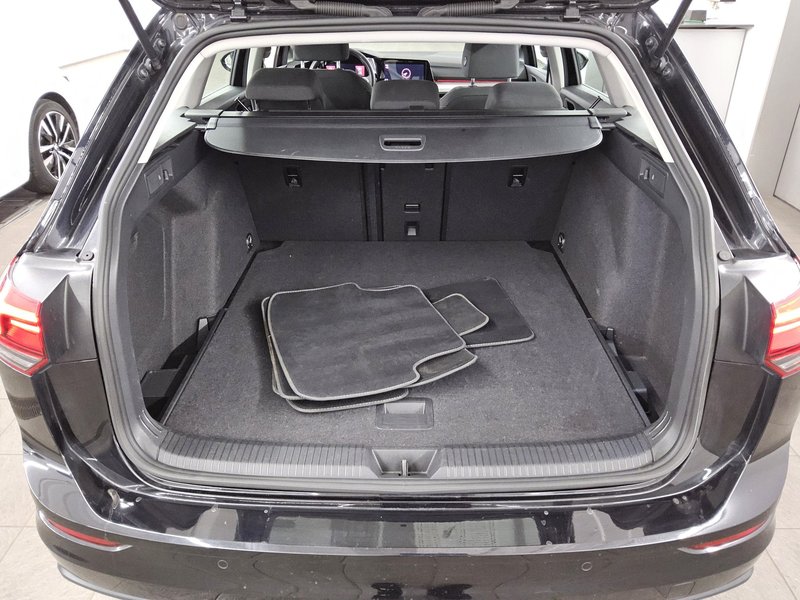 Volkswagen Golf 8 Variant 2.0 TDI automatik • ACC • LED — 12