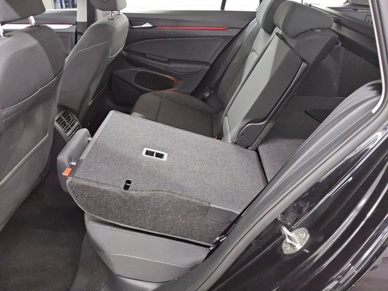 Volkswagen Golf 8 Variant 2.0 TDI automatik • ACC • LED — 13