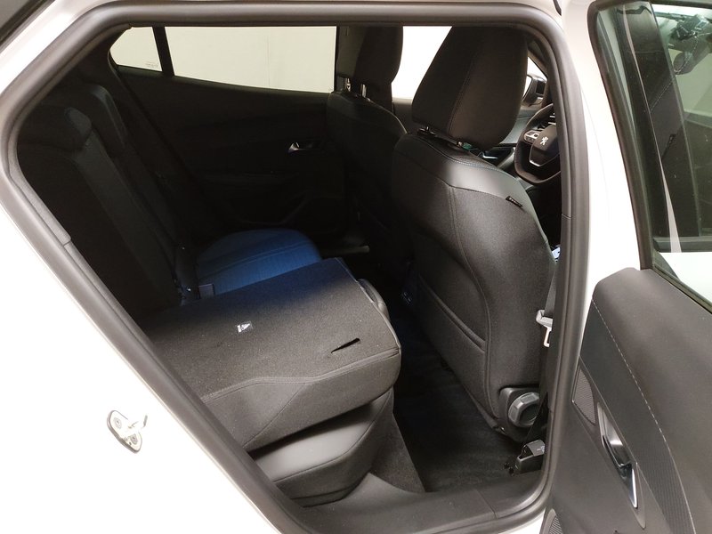 Peugeot 2008 Allure • Full LED — 11