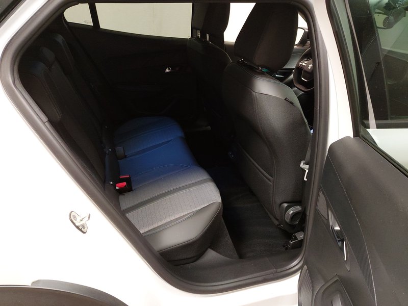 Peugeot 2008 Allure • Full LED — 12